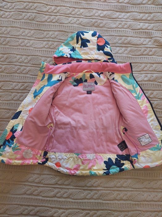 Продам демисезонный костюм для девочки