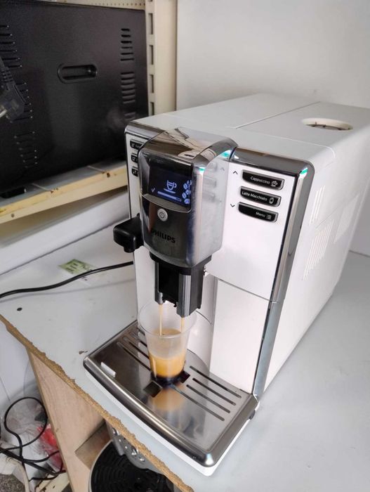 Бяла Кафемашина-Кафеавтомат Philips  5000 Series Капучино,Американо