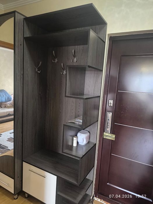 Продается прихожая шкаф
