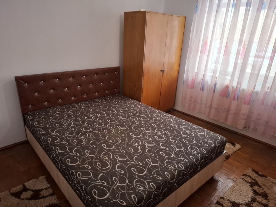 Închiriez  apartament