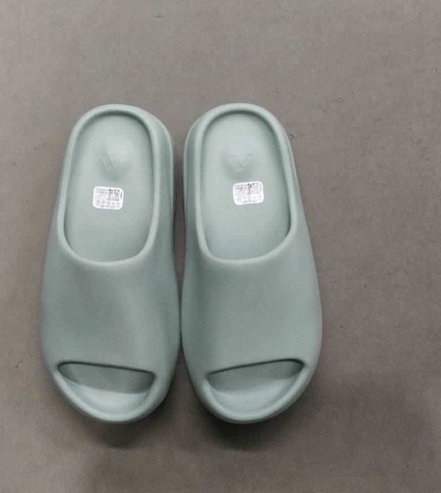Yeezy slides gri