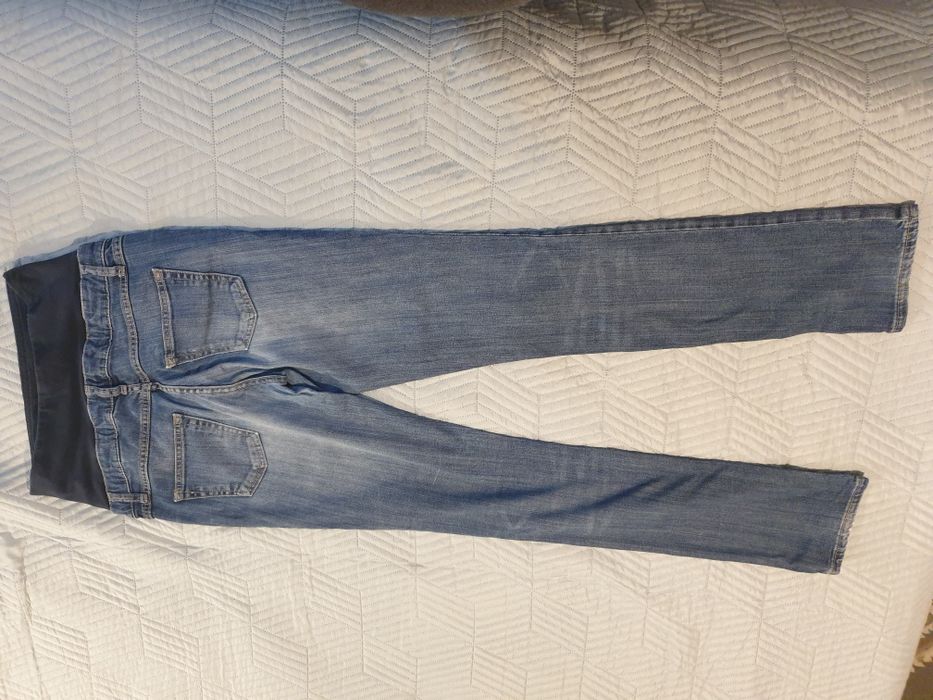 Vand blugi pentru gravide