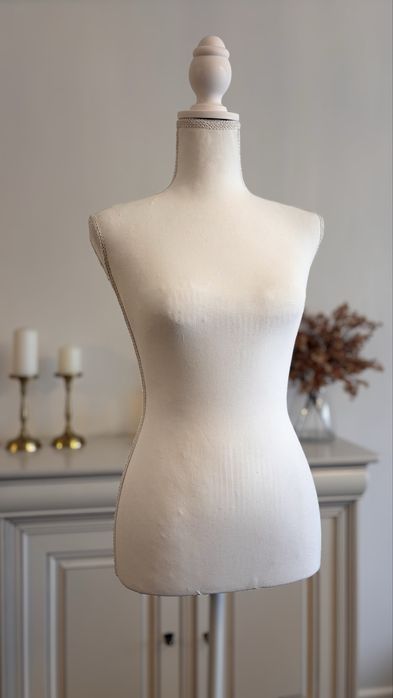 Inchiriez manechin mireasa