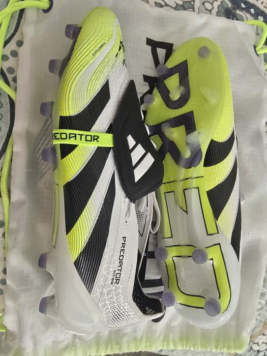 Ghete de fotbal de vânzare