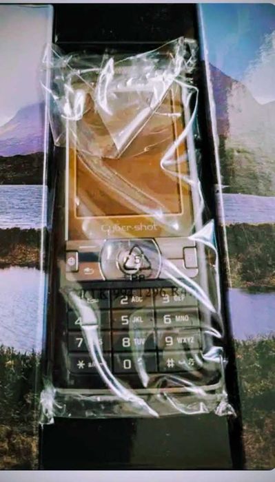 Sony Ericsson K800i la cutie cu accesoriile originale, f.rar astfel