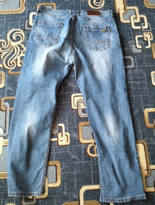 Продам мужские джинсы