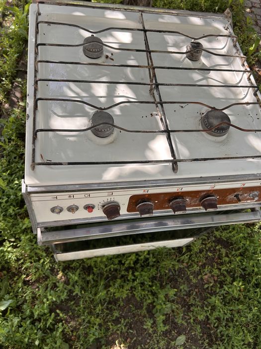Продам газовую плиту