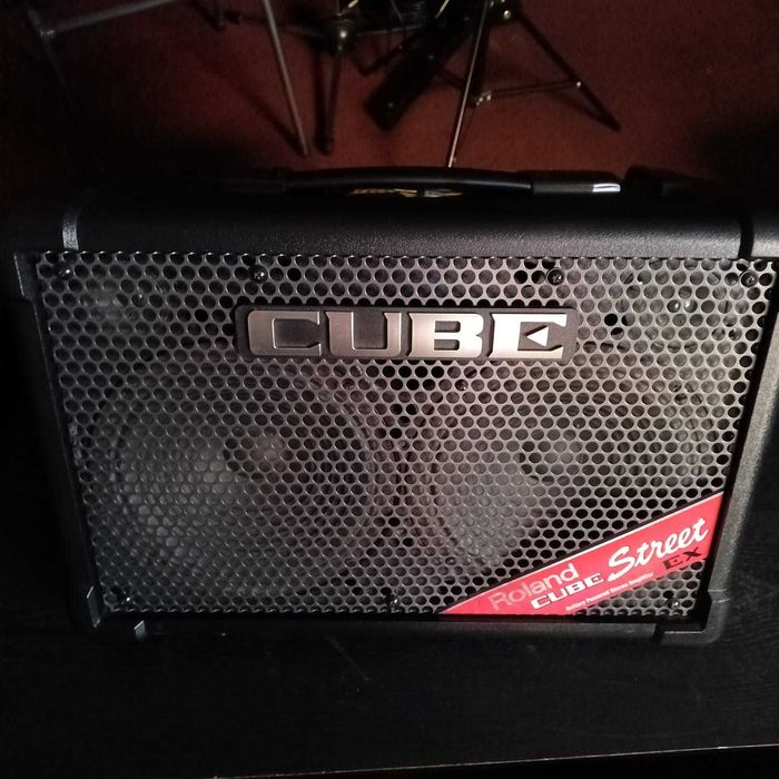 Roland Cube Street EX комбоусилитель