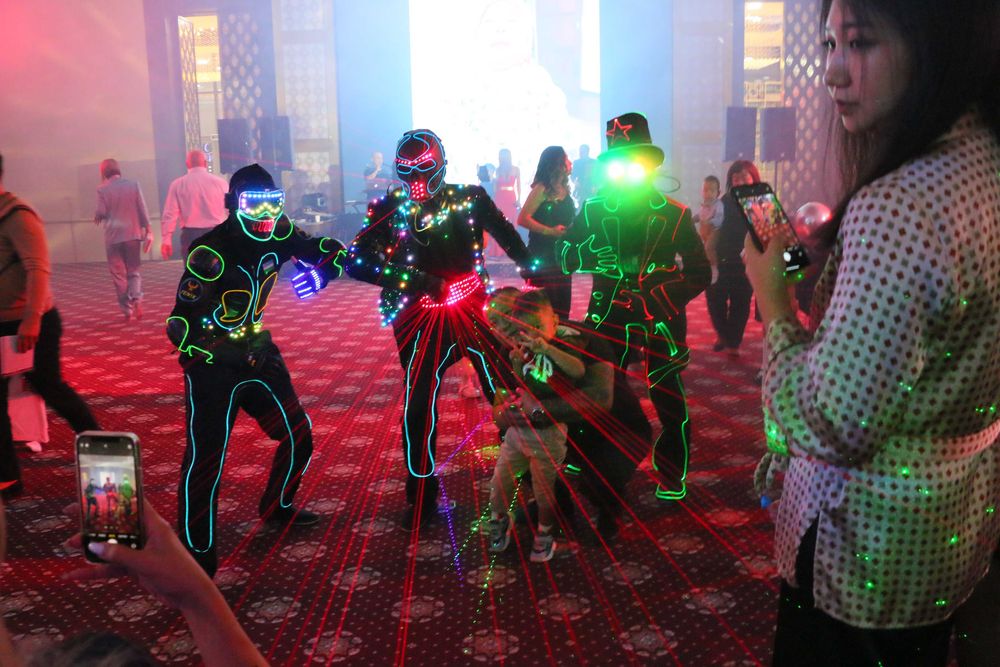 Лазерное шоу ФЕНИКС - от ивент агентства "Феникс"