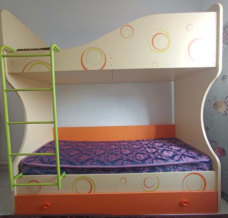 Двухярусная кровать