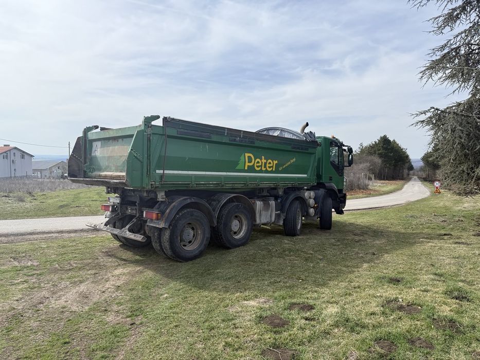 Ивеко тракер камион