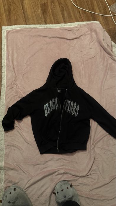 зипхуди со стразами