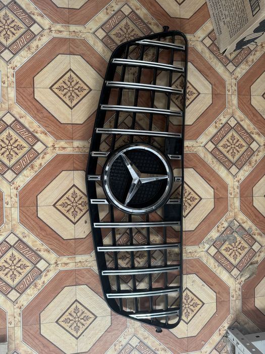 Решотка Е 212 мерседес