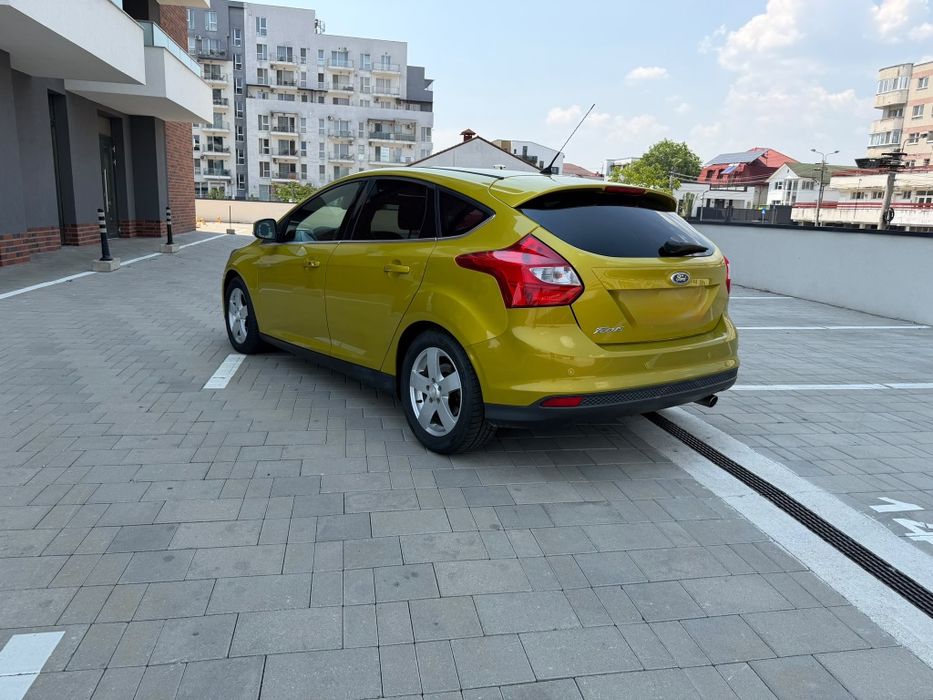 FORD Focus 2011 — imagine 5