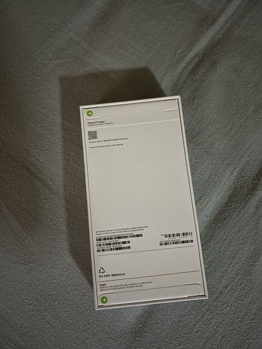Продам айфон 17 про мах