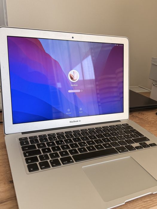 MacBook  Air (13-inch, Early 2015) 8RAM, 250GB