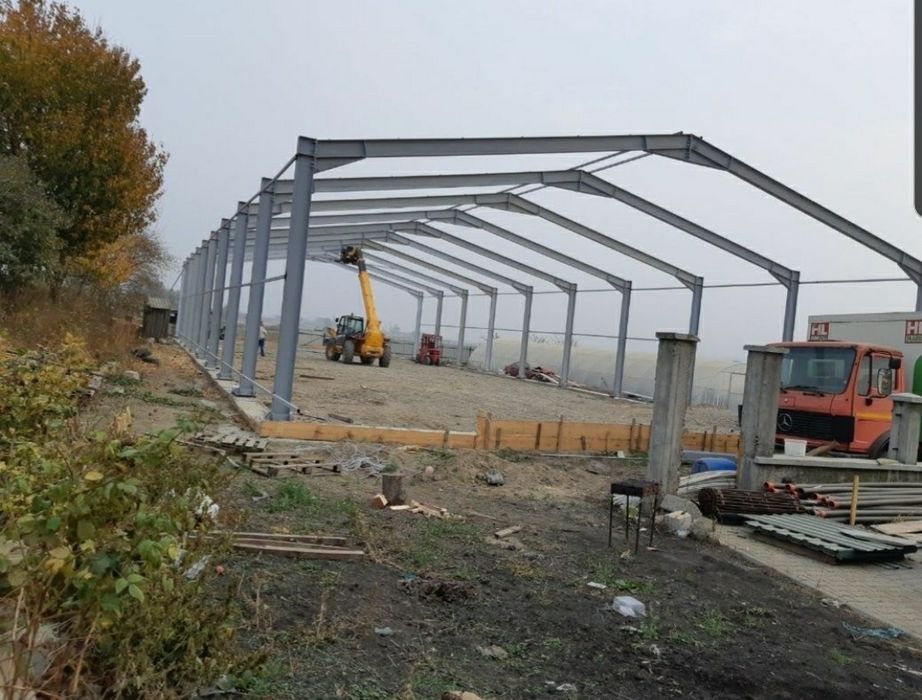 Vand hală metalică 11,5X30 metri cu panouri sandwich