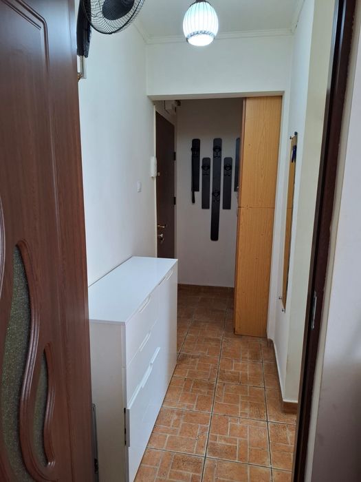 Apartament  2 camere  semidecomandat   bloc  reabilitat termic   la 50 m de scoala 99 si gradinita floare albastra