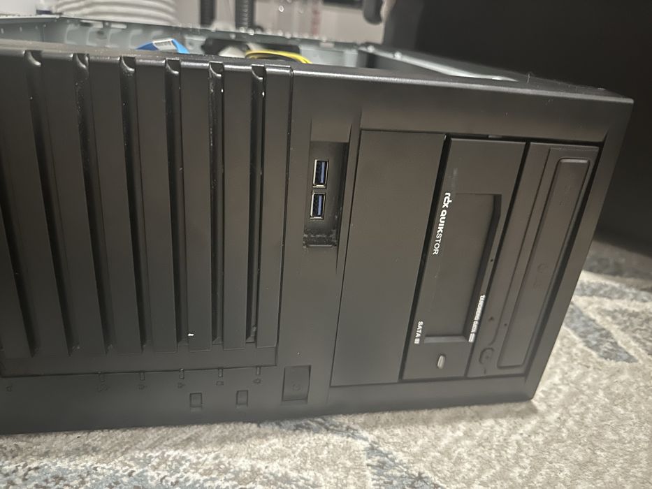 Unitate PC ideala Server/Nas de date Intel Xeon 16GB