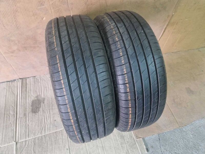 2 Goodyear R17 215/55
летни гуми DOT3520