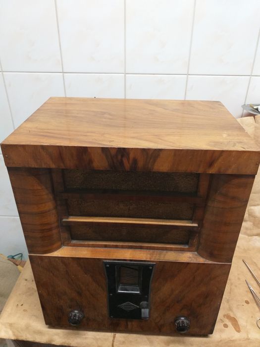 Radio vechi de 92 de ani, funcțional