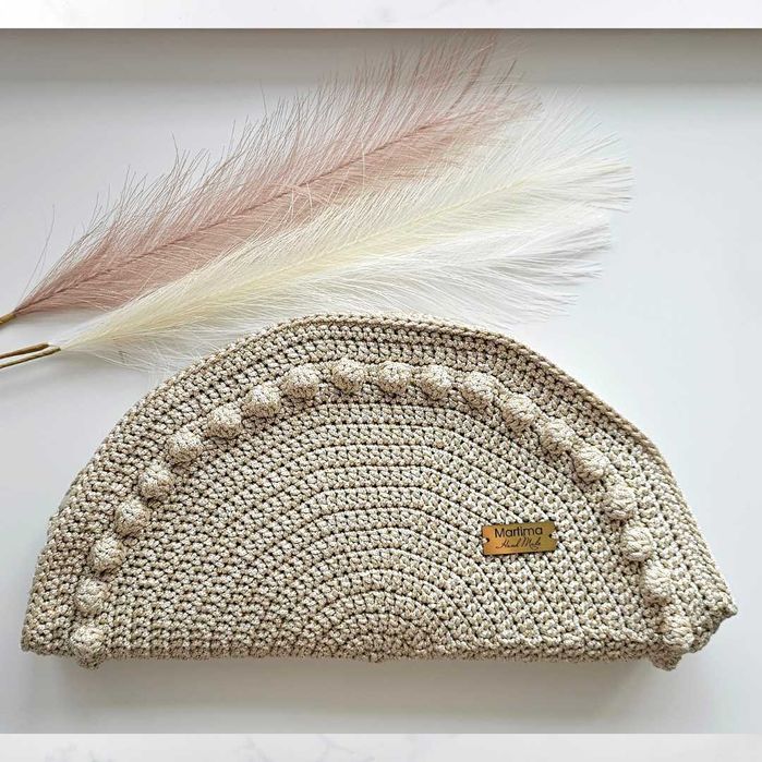 Уникалена наметка ръчно плетена с ресни в злато и чанта