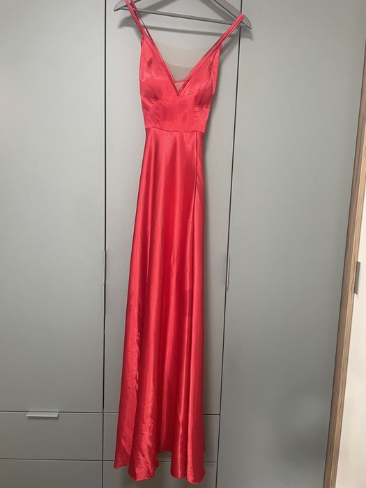 Дамска рокля от сатен