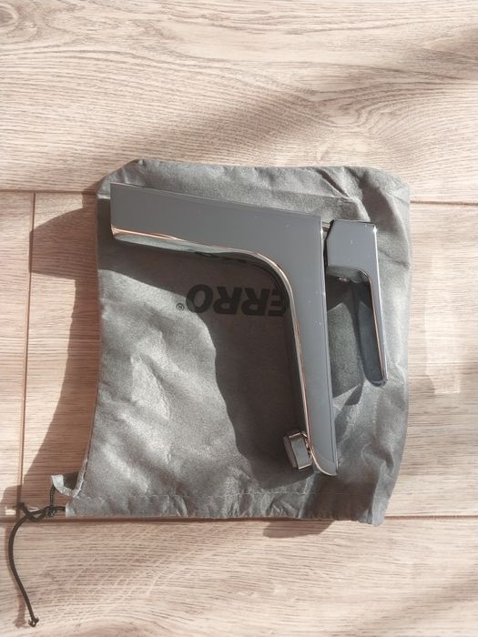 Смеситель для раковины в ванной  FERRO