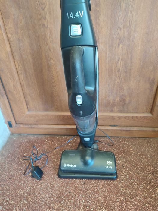 Aspirator vertical cu acumulator BOSCH, nefunctional