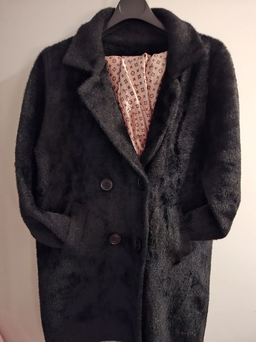 Черно яке, използвано няколко пъти.  Не пропускайте тази оферта!