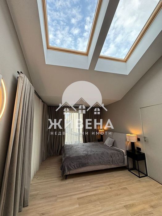 Отдавам двуетажна къща под наем, м-т Зеленика, 197 кв.м, с морска гле