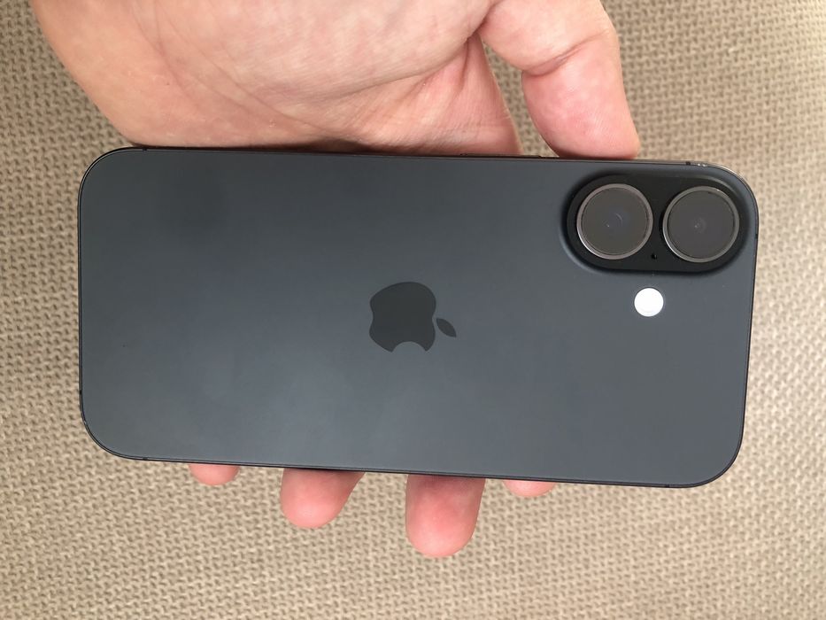 Vand iPhone 17 Black - 256 GB - 100% Bat - Cutie