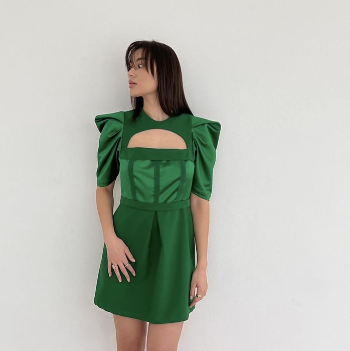 Платье изумрудное брендовое