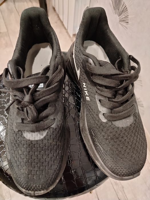 Продам кроссовки