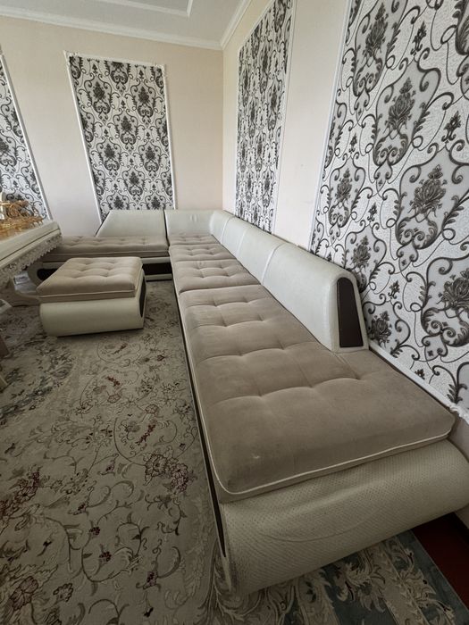 Диван углавой белый, Шкаф