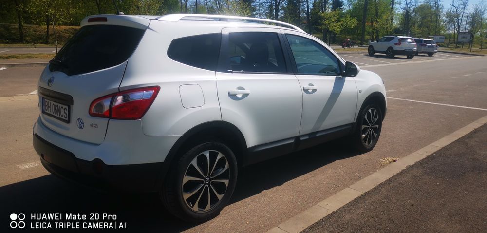 vând  Nissan Quashquai+2