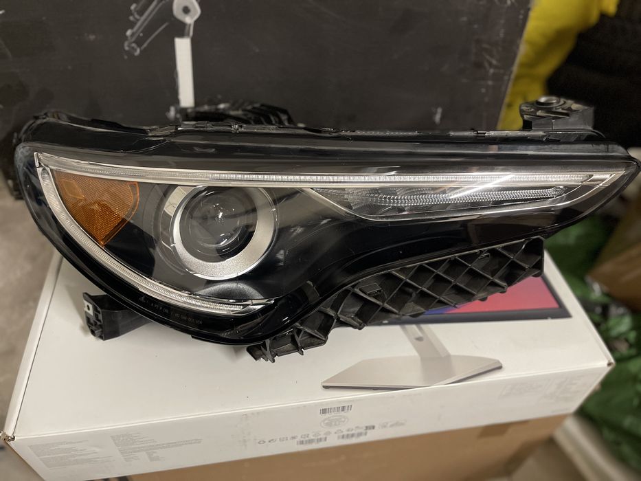 Ляв и десен фар за Alfa romeo Stelvio (USA версия)