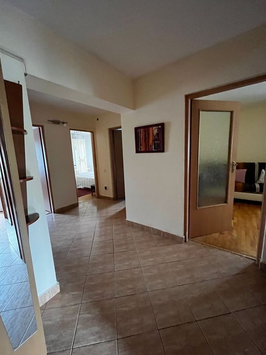 inchiriez  apartament 3 camere Nicolina 1