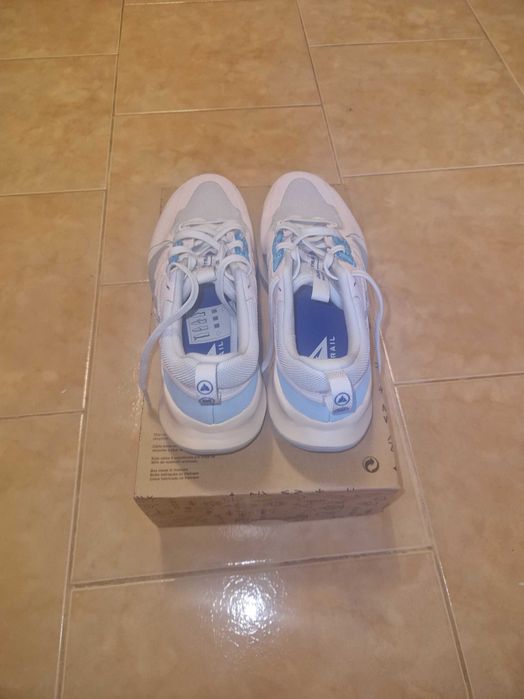 Дамски маратонки Найк,нови.