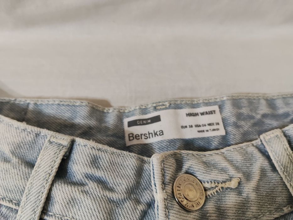 Pantaloni scurti Bershka
