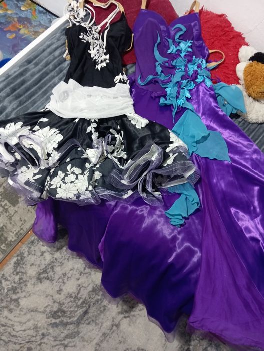 Продам платья для танцев на 10-12 лет.