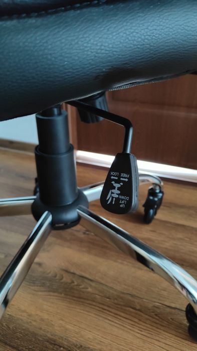 Scaun de birou ergonomic Kring cu roti silicon