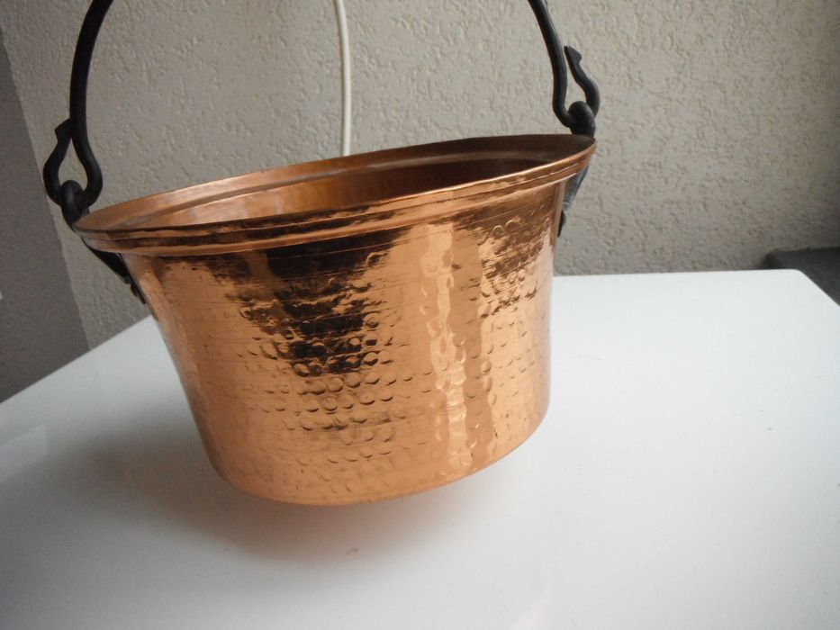 Голямо медно котле и чайник от мед с дървена дръжка