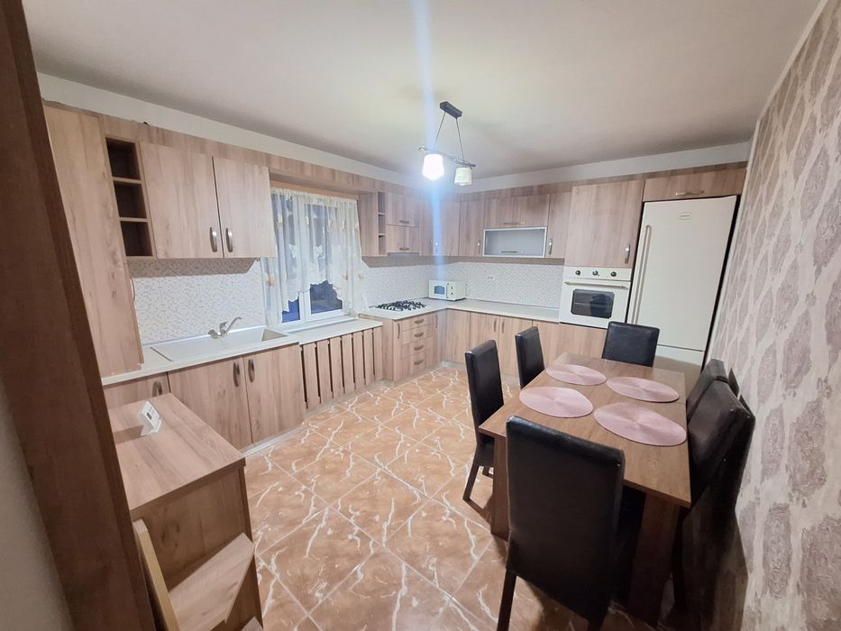 Închiriez apartament Calea Moldovei parter