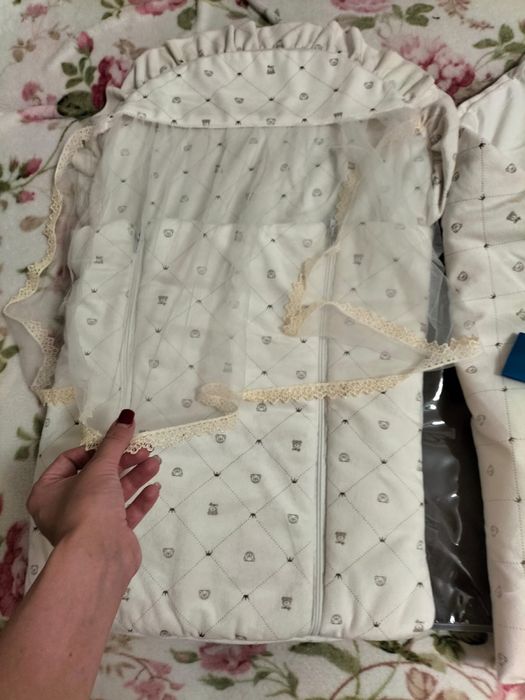 Продам конверты,комбинезоны на выписку