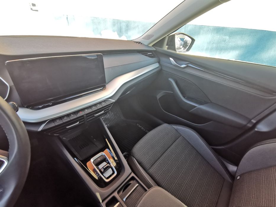 Skoda octavia 4 facelift 1.5 tsi 150 cai DSG  garantie 2029