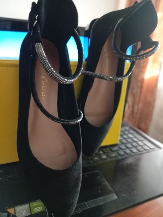 Туфли новые продам.  Торг.