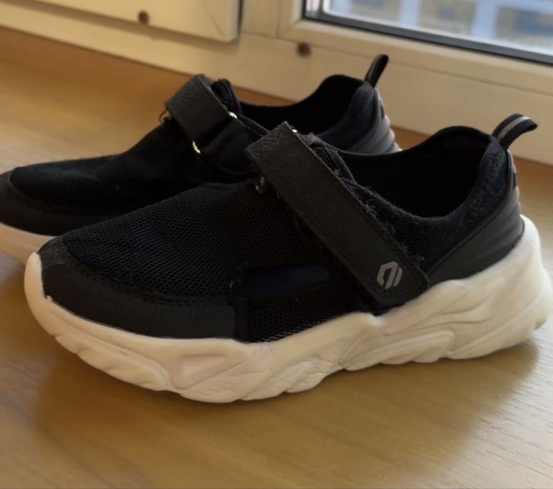 Даром черные кроссовки сетка 34 размер