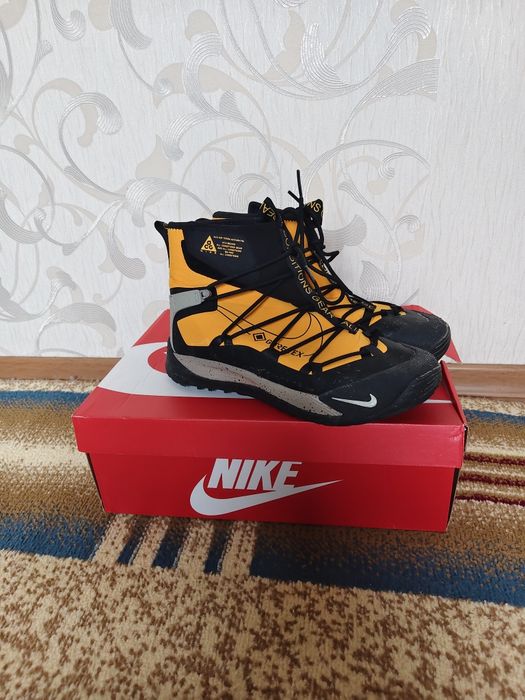 Продам зимние кроссовки 44-45р