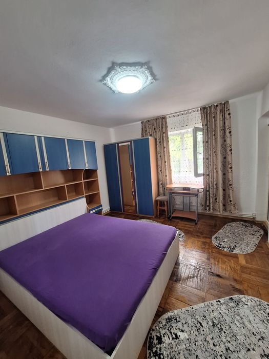 Închiriez Garsonieră